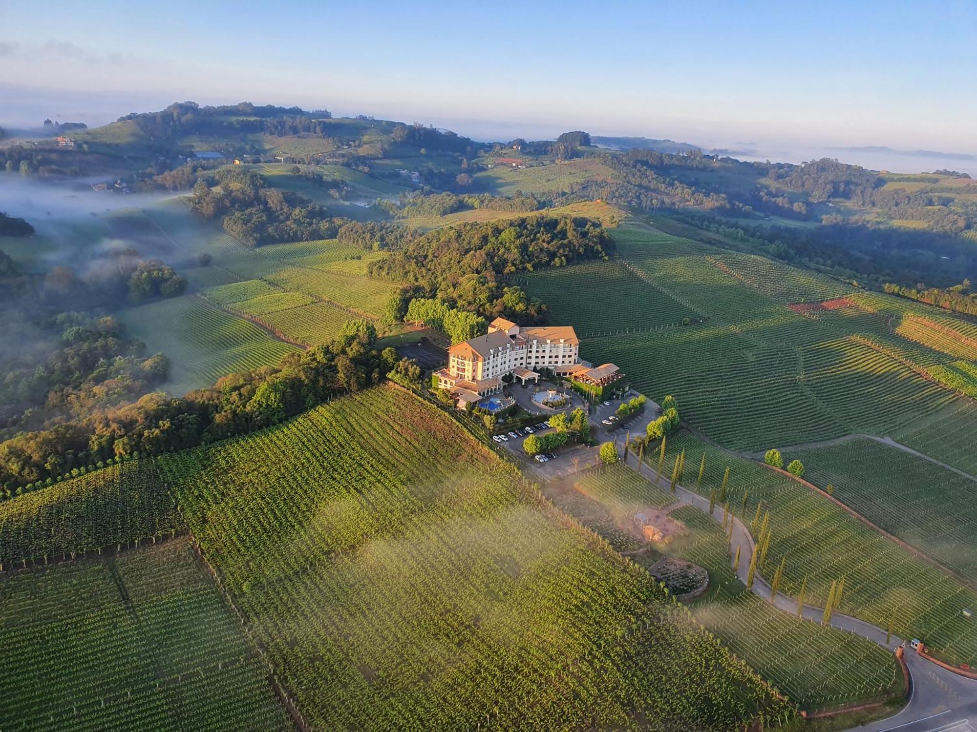 Spa Do Vinho Condominio Vitivinicola Bento Gonçalves Exterior foto Aerial view of the winery